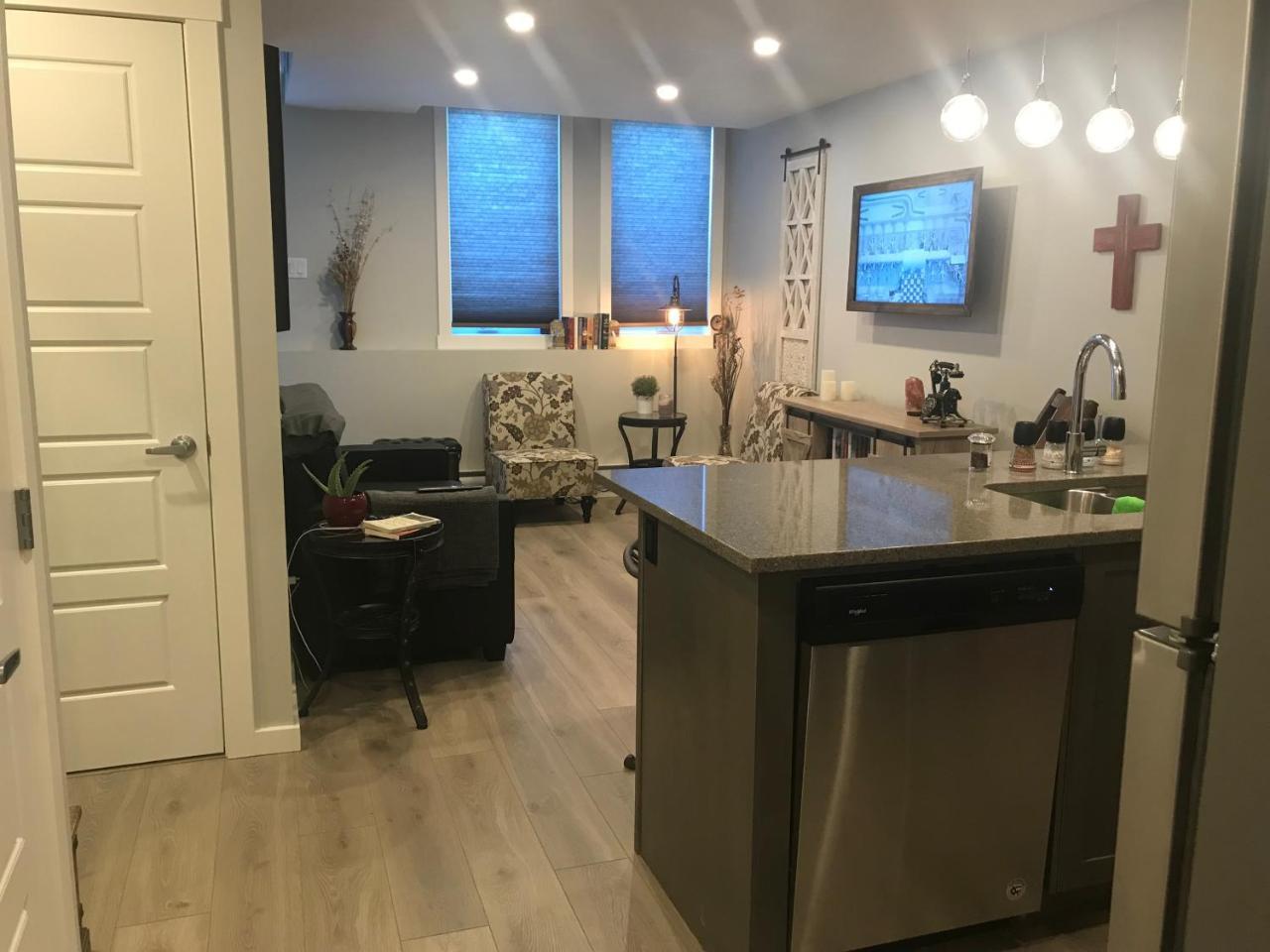 Home Sweet Condo YYC Екстериор снимка