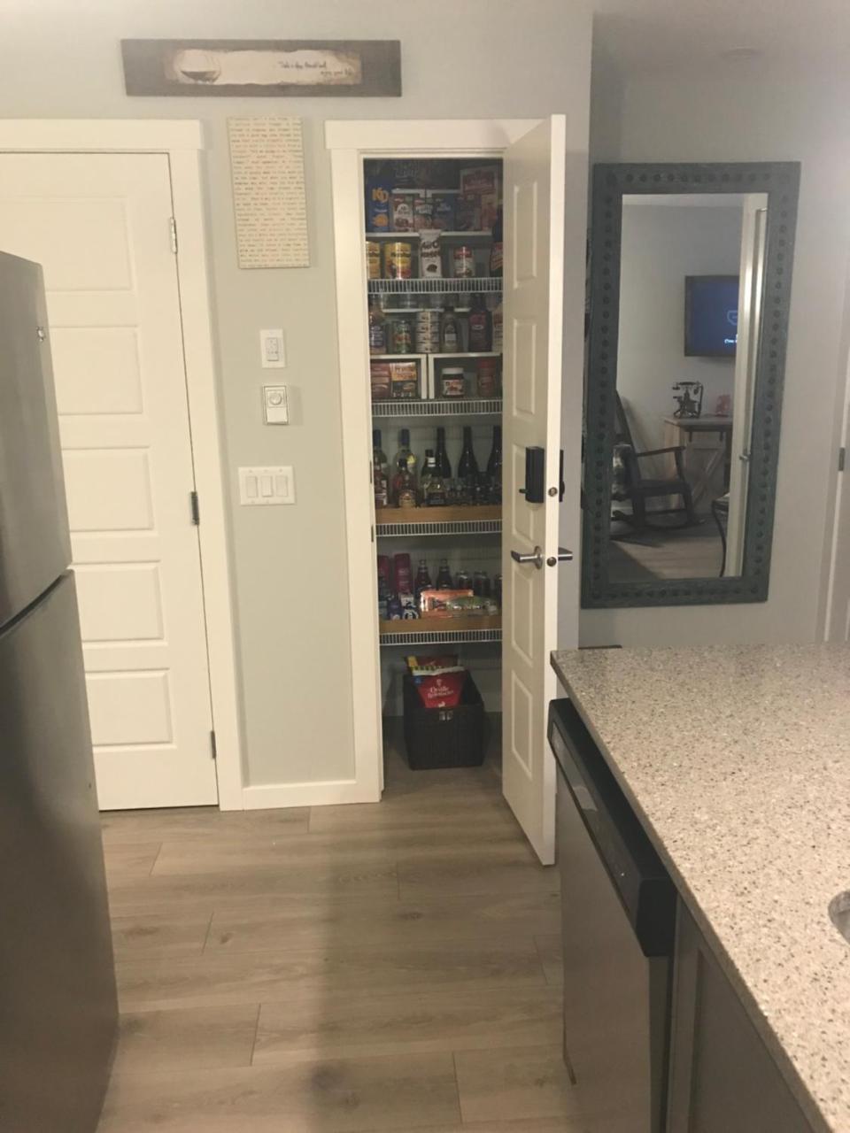Home Sweet Condo YYC Екстериор снимка