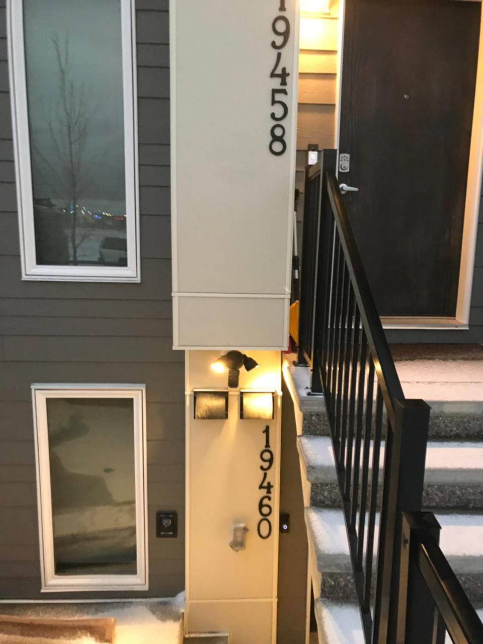 Home Sweet Condo YYC Екстериор снимка